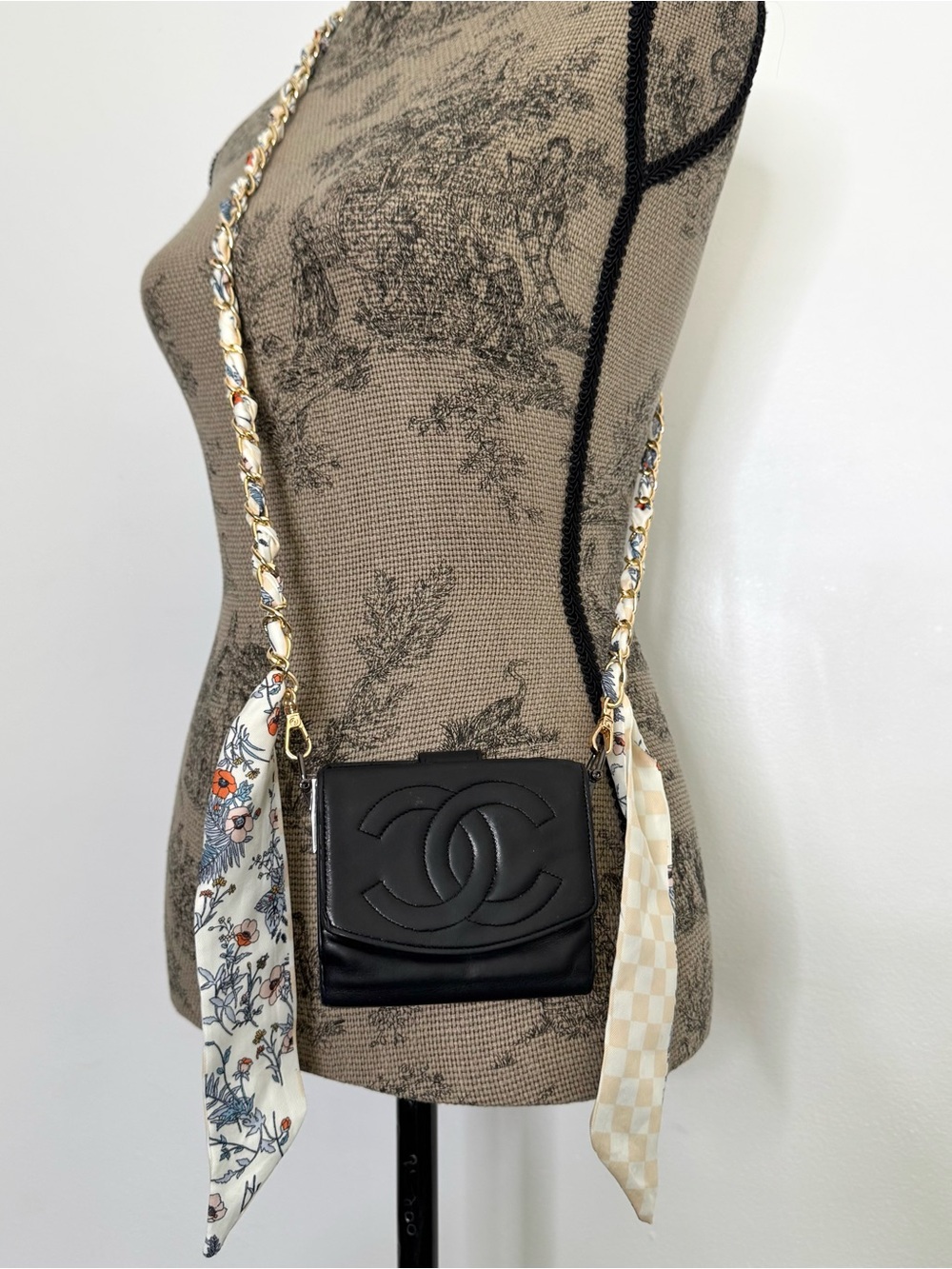 Authentic Vintage Chanel CC Wallet On Chain Crossbody Bag Black Lambskin Leather